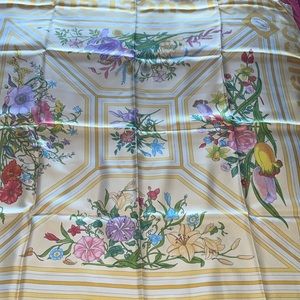 New Gucci floral silk scarf